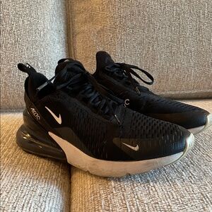 Black and white Nike Air Max 270s size Women’s 8.5